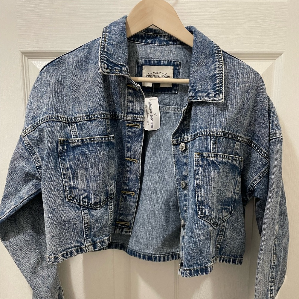 🔥 MOVING SALE Brand New Crop Denim Jacket